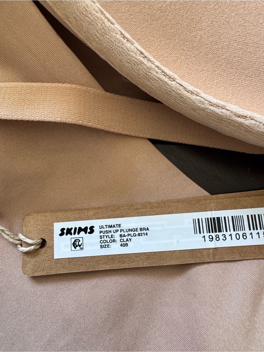 SKIMS Ultimate Teardrop Push-up Bra - Picture 5 of 5